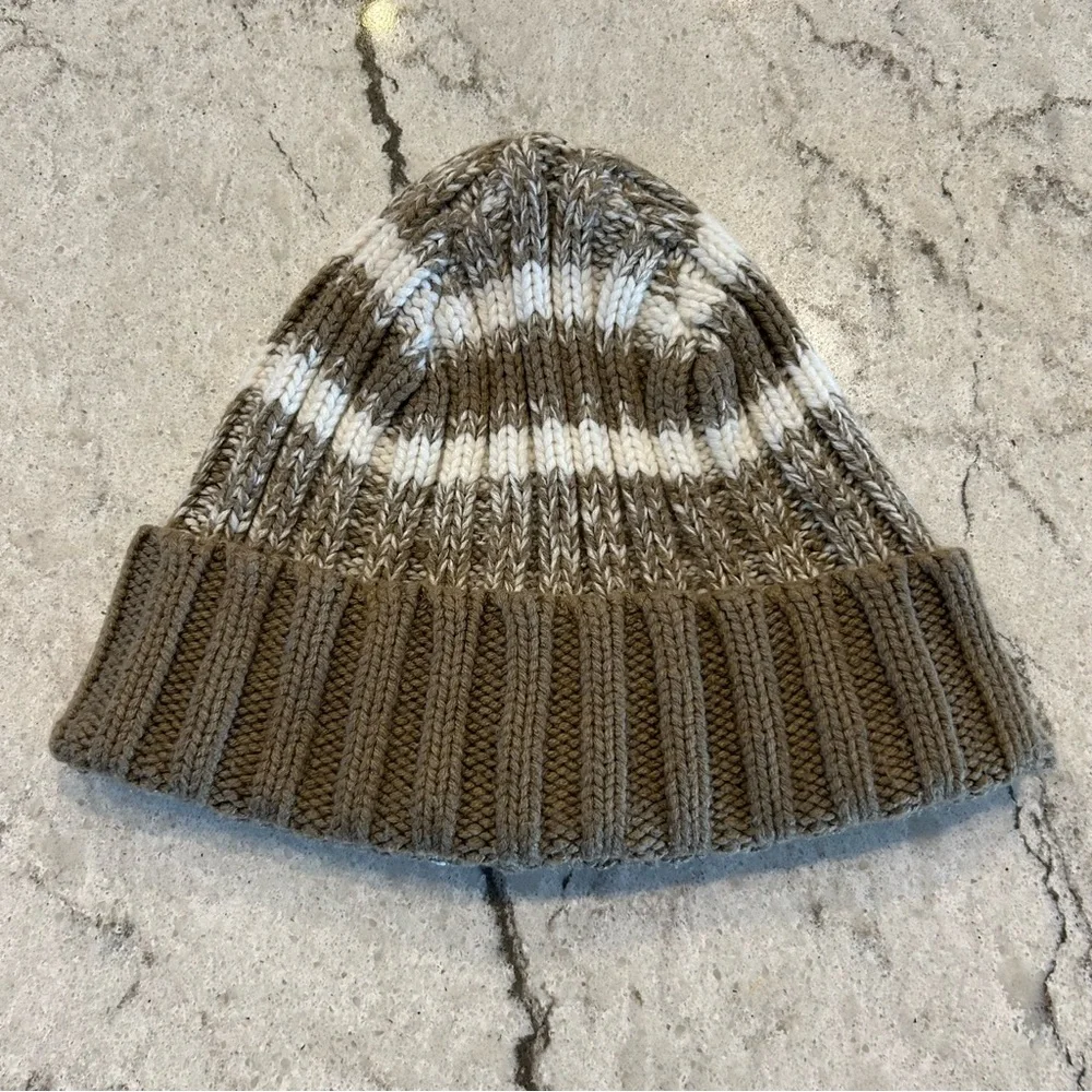Roundtree & Yorke Beige and White Knit Beanie